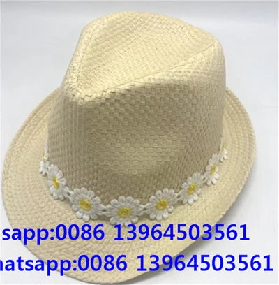 Kapelusz Fedora z małym kwiatkiem