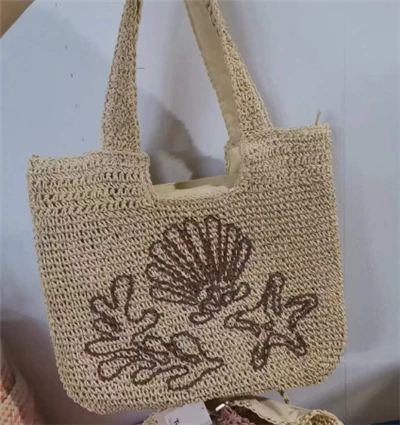 Papierowa szydełkowa torba na ramię z haftowanym wzorem